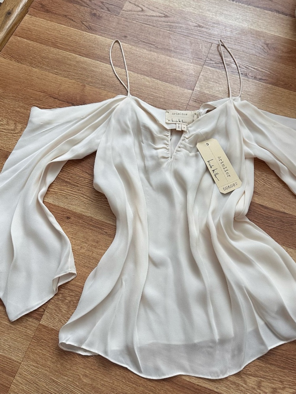 Nicole Miller Artelier Ivory 100% Silk Blouse – Size P (Petite)